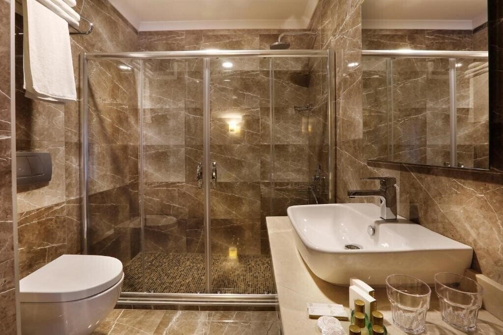 Fotografii The White Orient Hotel 4*