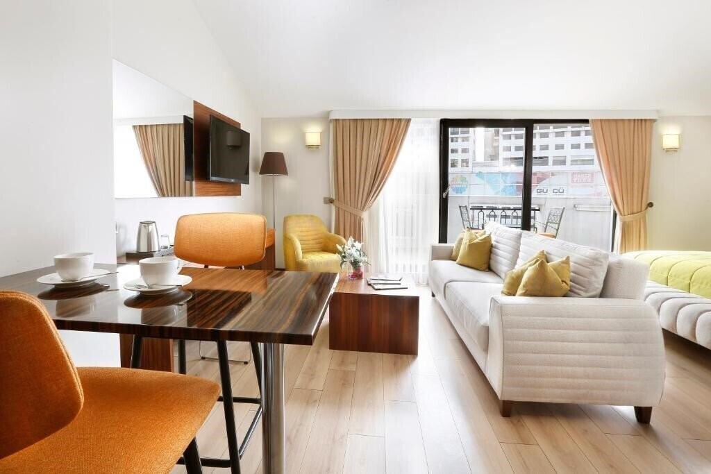 Imaginea The White Orient Hotel 4*