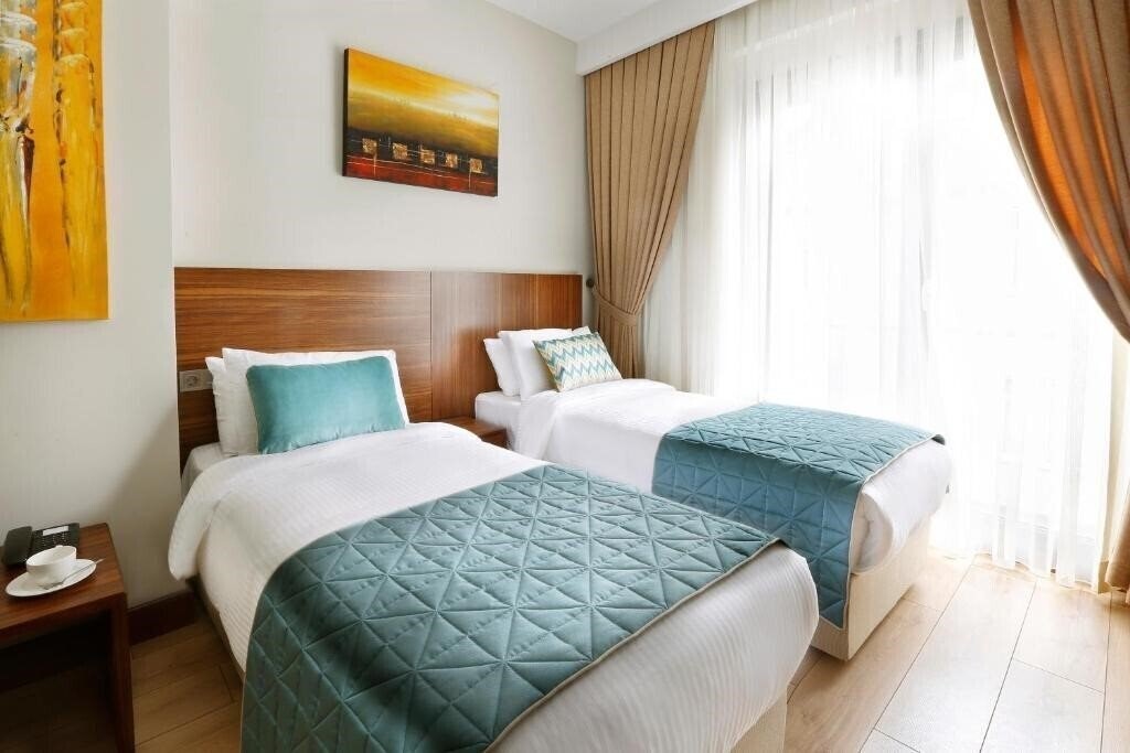 Imaginea The White Orient Hotel 4*