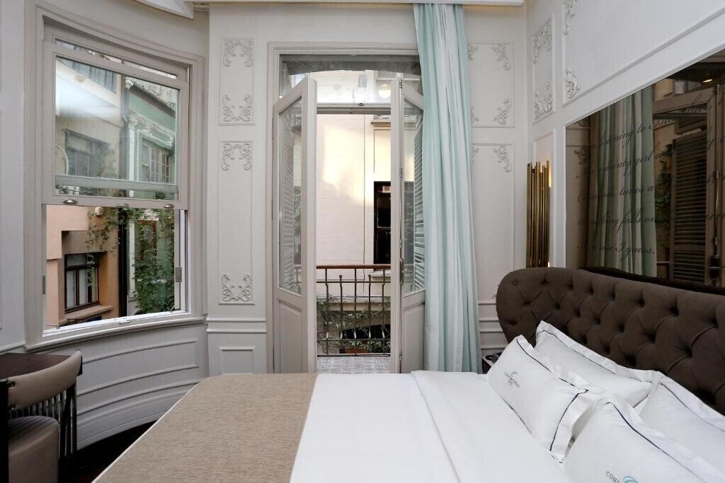 Imaginea Fuga Suites (ex. Fuga Hotel Constantinidis, Fuga Design Apartments) 4*