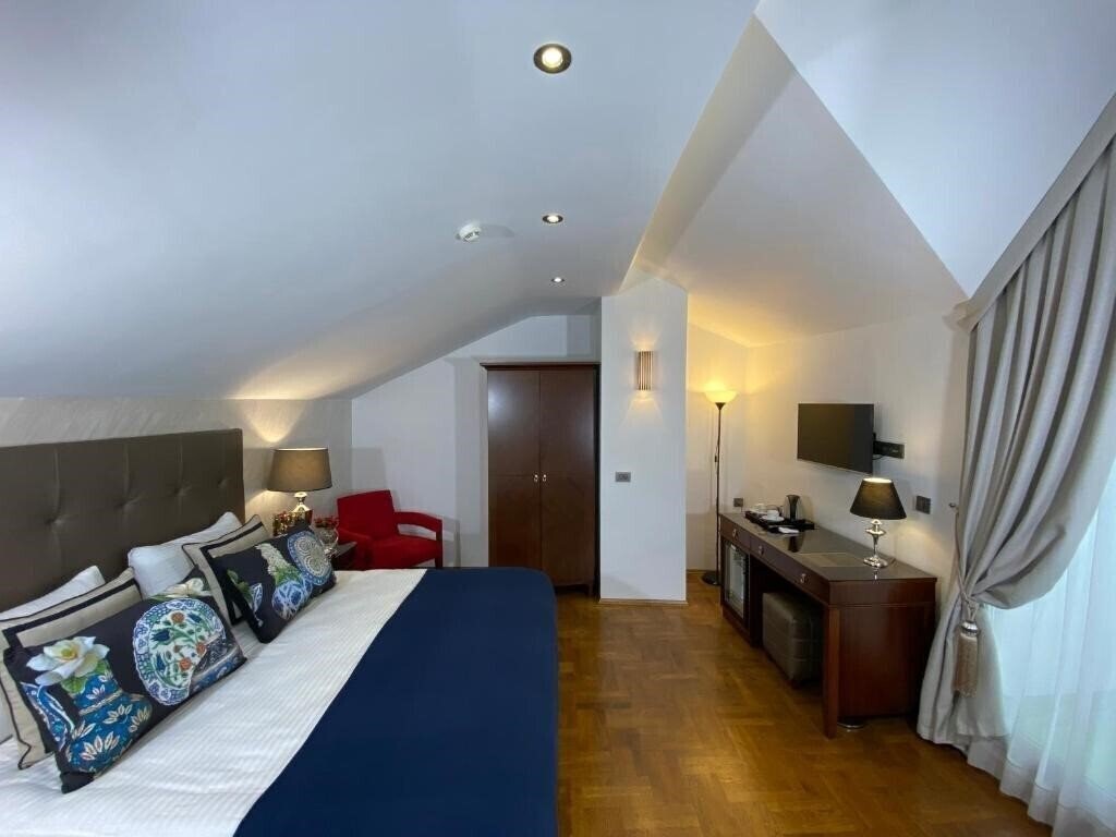 Фото Four Doors Hotel 3*