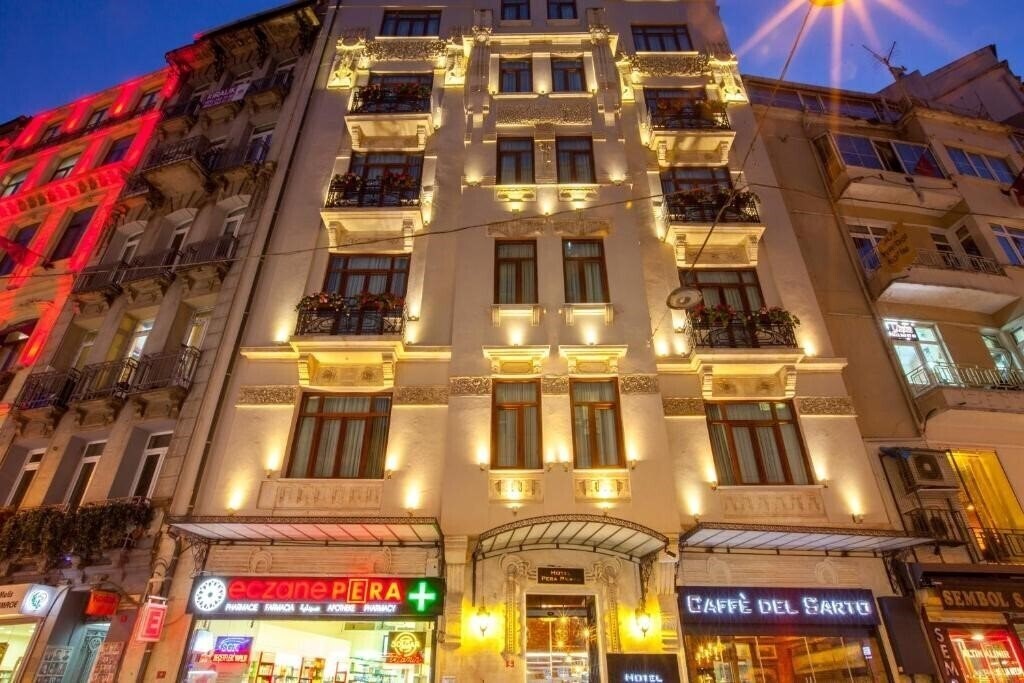 Отель Pera Parma Hotel 4*
