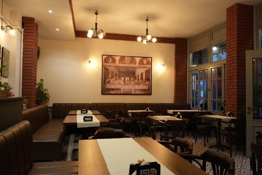 Fotografie Madame Roza 2*