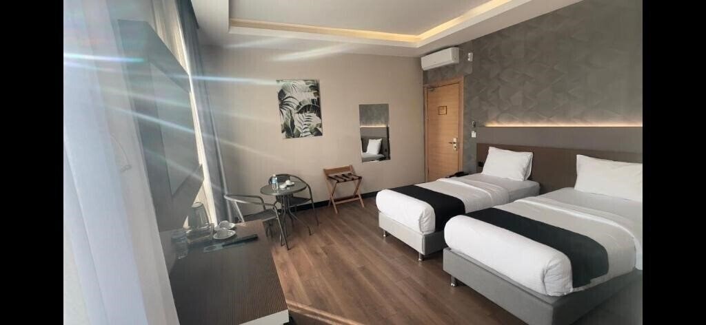 Imaginea Niconya Port Suites & Hotel 3*