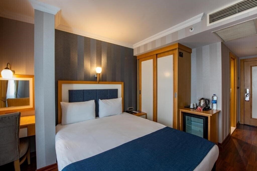 Imaginea Nova Plaza Hotel Taksim Square (ex. Manesol Boutique Lamartine Park) 3*