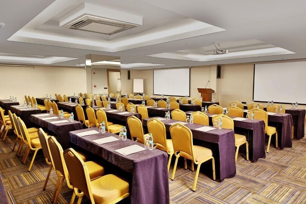Imaginea Bof Hotels Ceo Suites Atasehir 5*