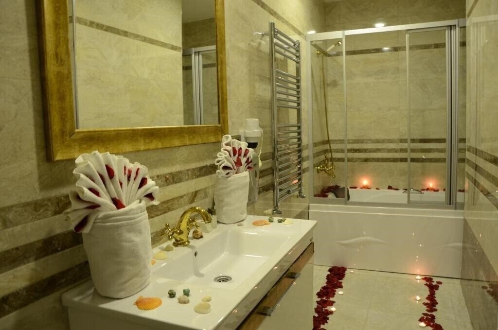 Imaginea Gumus Palas Hotel (ex. Emirtimes Hotel Merkez) 4*