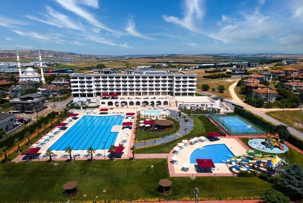 Hotel Ramada Plaza By Wyndham Silivri 4*