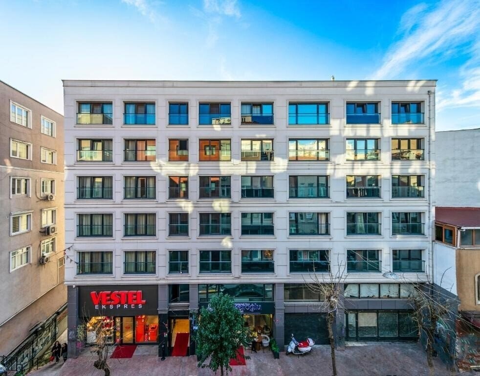 Отель Roys Hotel & Suites 4*