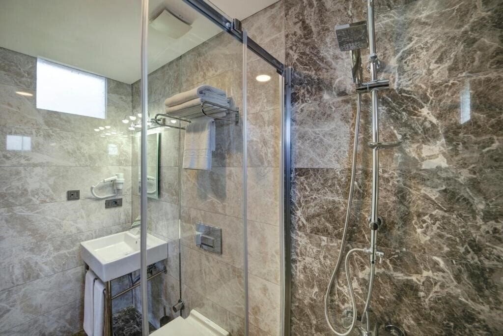 Imaginea The Fox Hotels Taksim 4*