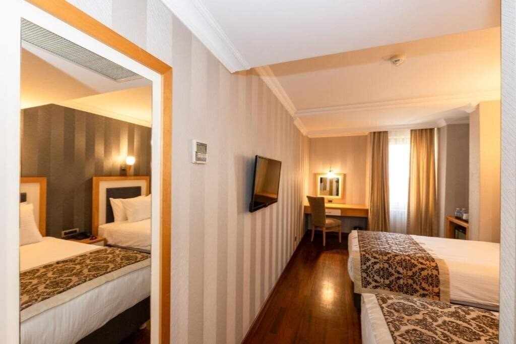 Imaginea Crestium Prime Square (ex. Nova Plaza Taksim Square) 4*