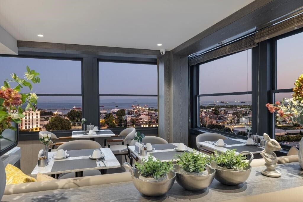 Imaginea Lunet Old City Hotel 3*