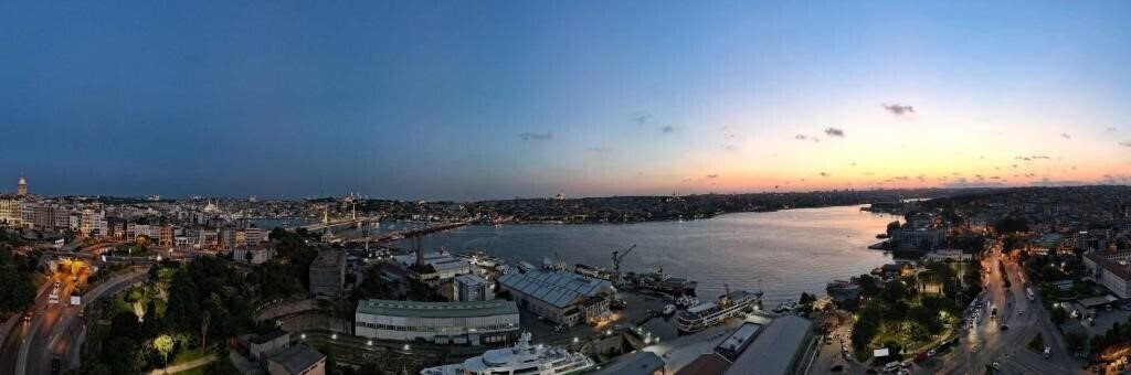 Hotel Radisson Blu Hotel Istanbul Pera 5*