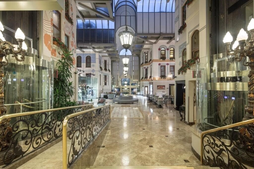 Imaginea Crowne Plaza Istanbul Old City an IHG Hotel (ex. Crowne Plaza Old City, Crowne Plaza Laleli Old City, Merit Antique Hotel) 5*