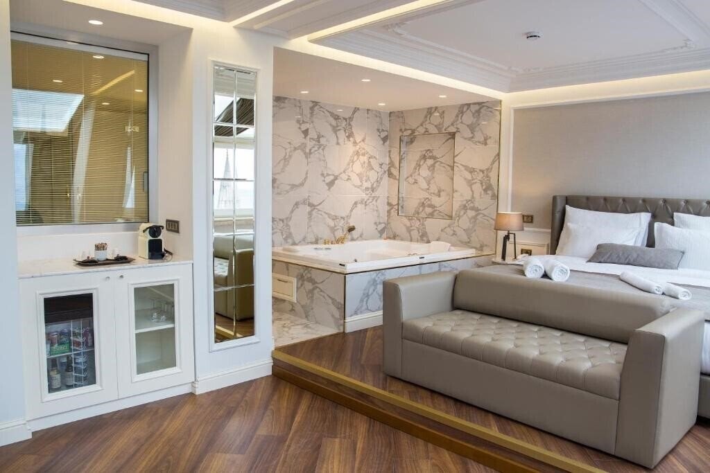 Imaginea Mina Hotel 4*