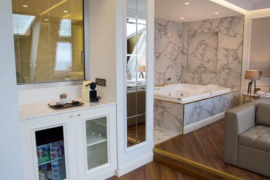 Imaginea Mina Hotel 4*