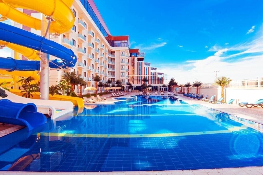 Отель Elegance Resort Hotel 4*