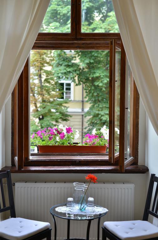 Fotografii On The Square Guesthouse 3*