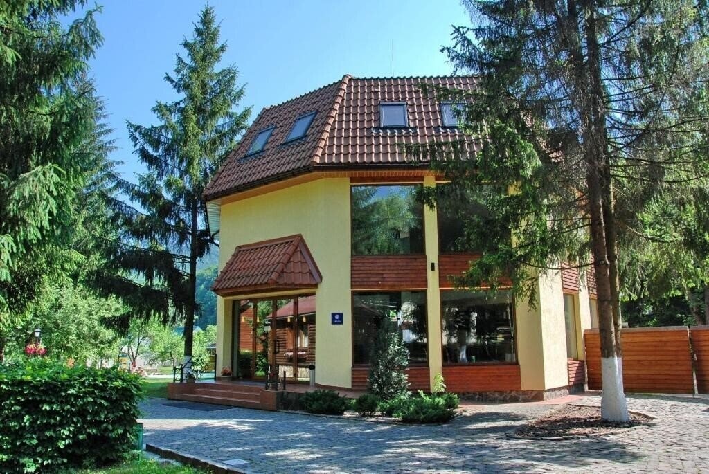Отель Карпатия 3*