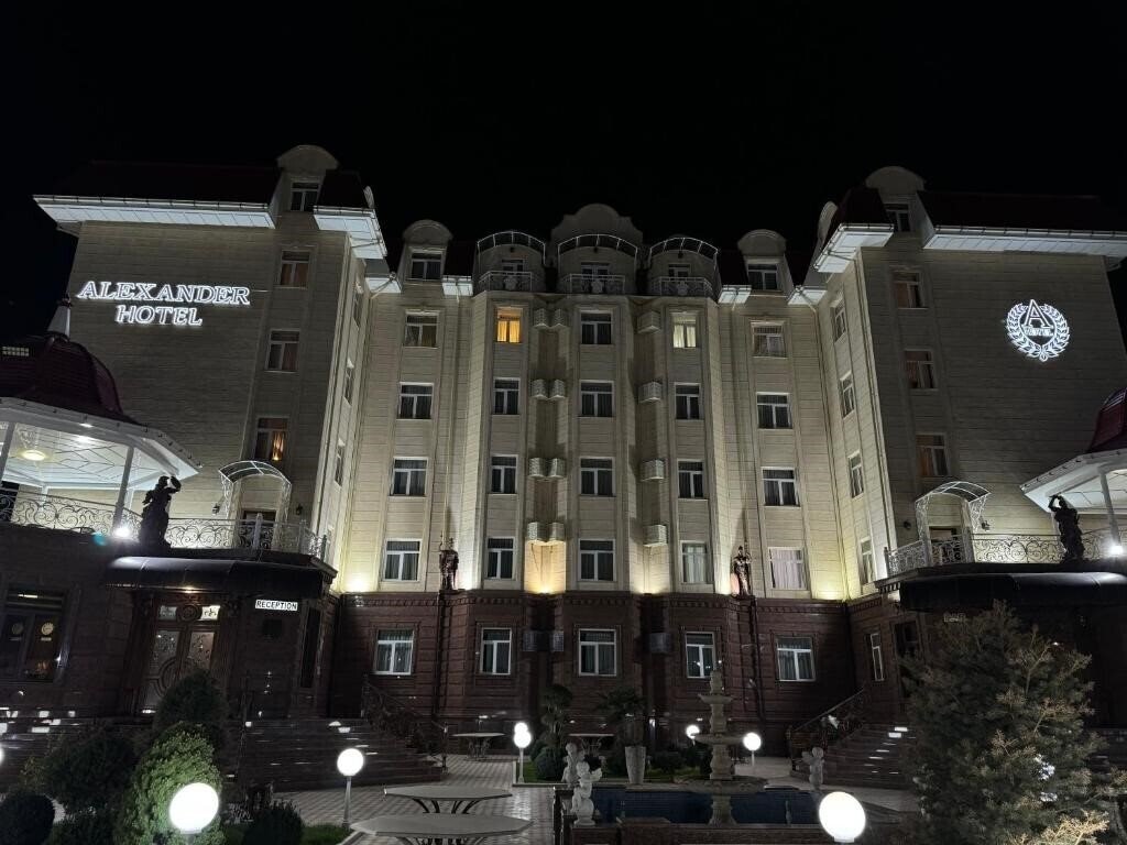 Imaginea Alexander 4*