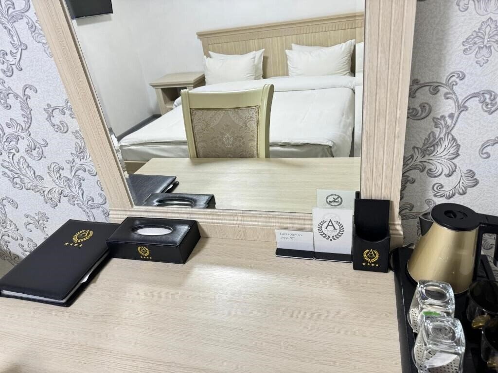 Imaginea Alexander 4*