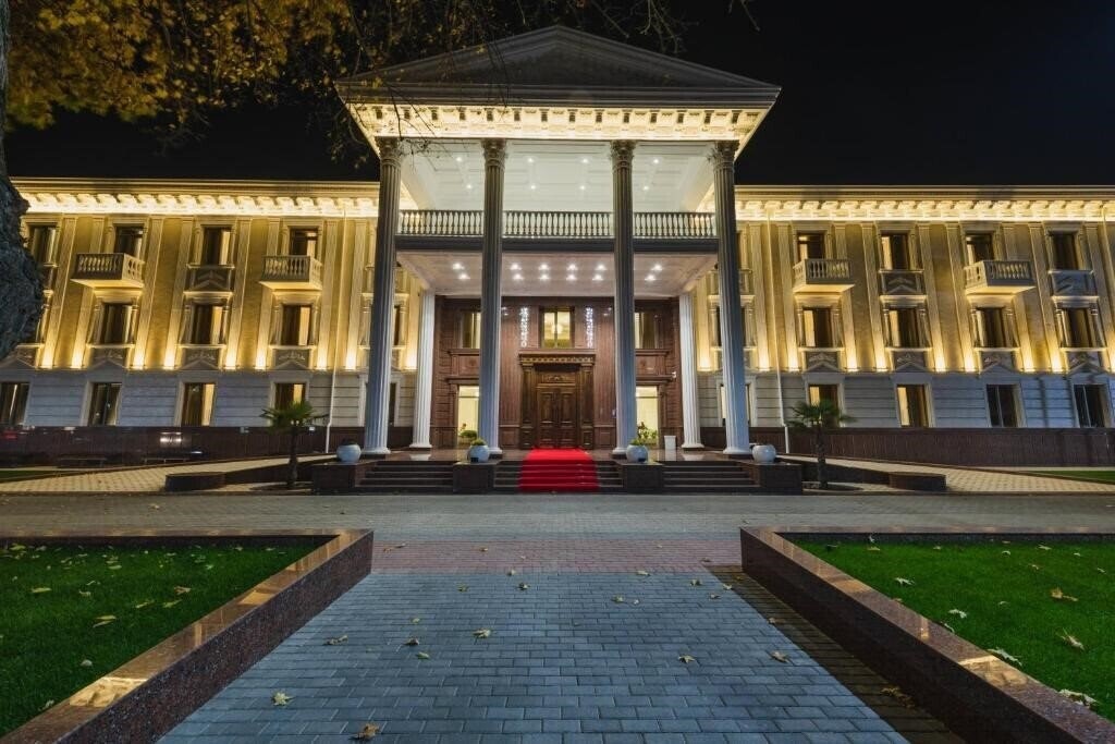 Hotel Zarafshon Parkside 4*