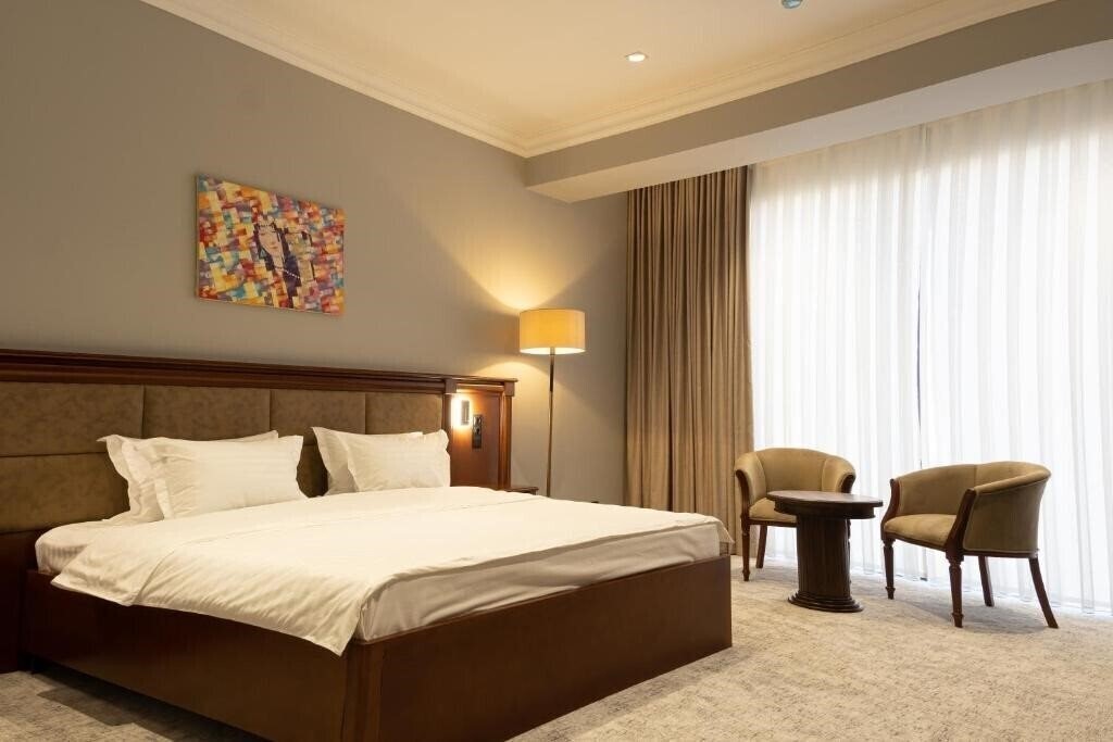 Hotel Mir Luxe Plaza 4*