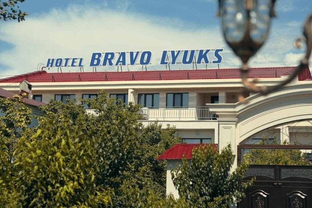 Hotel Bravolyuks 3*