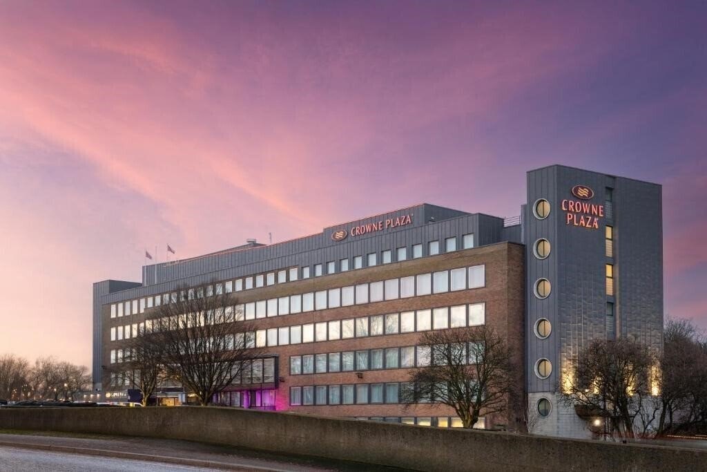 Hotel Crowne Plaza London Ealing 4*