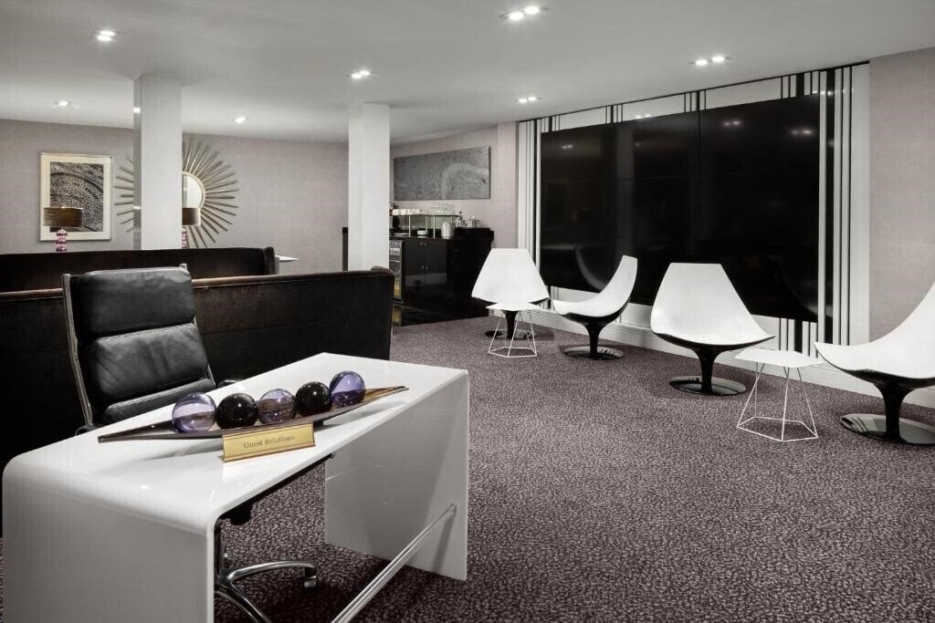 Imaginea Crowne Plaza London Ealing 4*