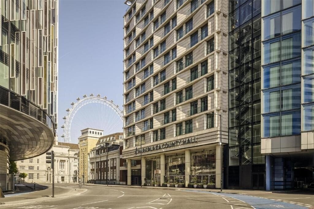 Hotel Park Plaza County Hall 4*