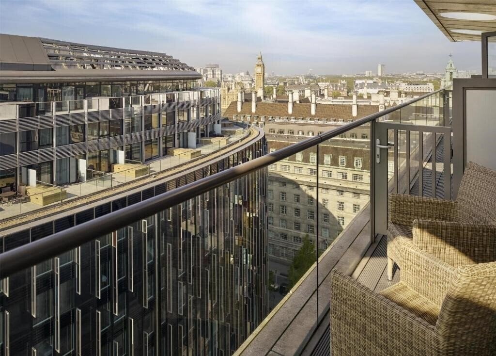 Imaginea Park Plaza County Hall 4*