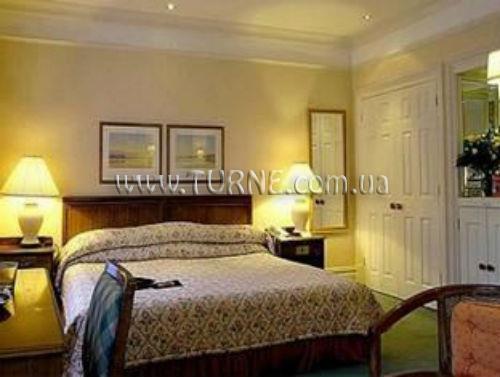 Imaginea Crown Plaza St. James 4*