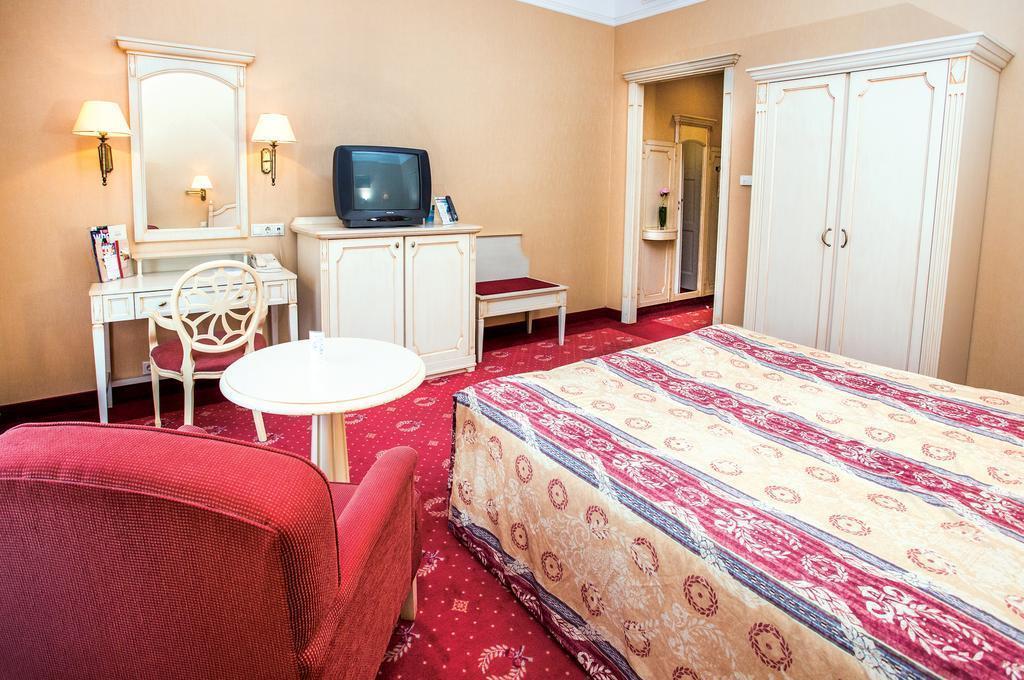 Фото Danubius Astoria Hotel 4*