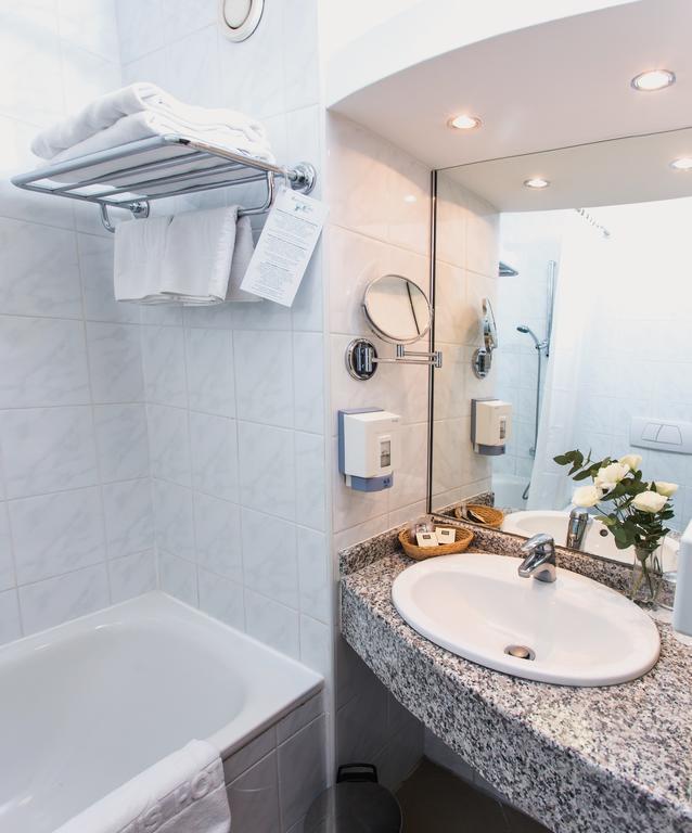 Imaginea Danubius Hotel Arena 4*