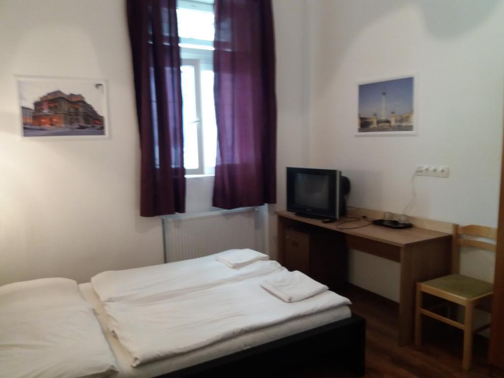 Hotel Central Green Hotel 3*