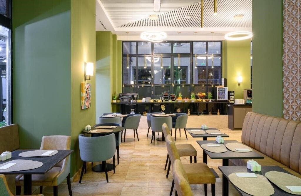 Hotel Regency Suites 4*