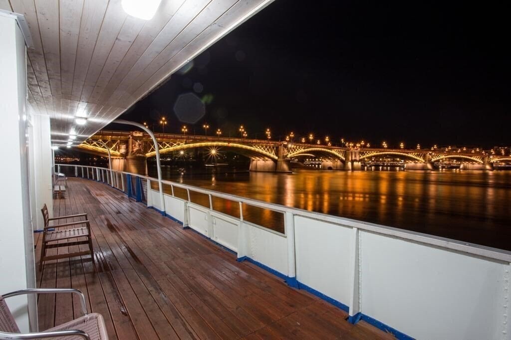 Imaginea Grand Jules Boat Hotel 3*