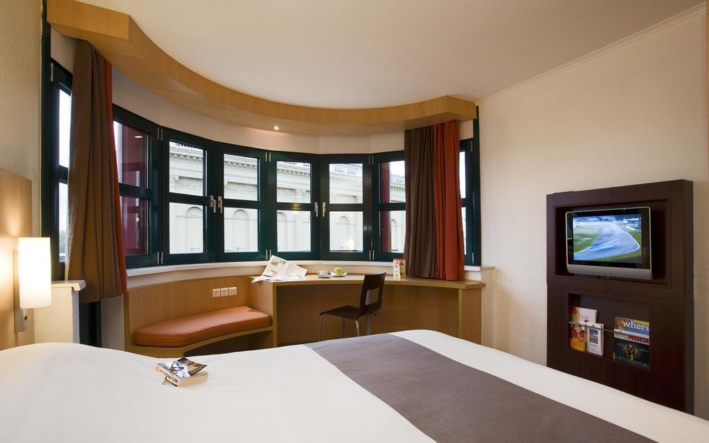 Fotografii Ibis Heros Square Hotel 3*