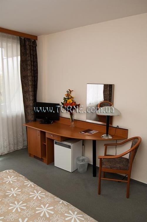 Fotografii Corvus Hotel 3*