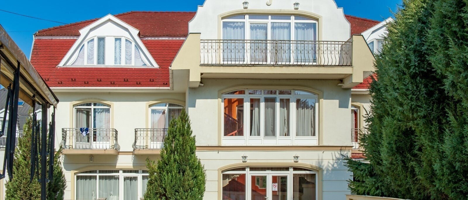 Отель Aqua Blue Hotel 4*