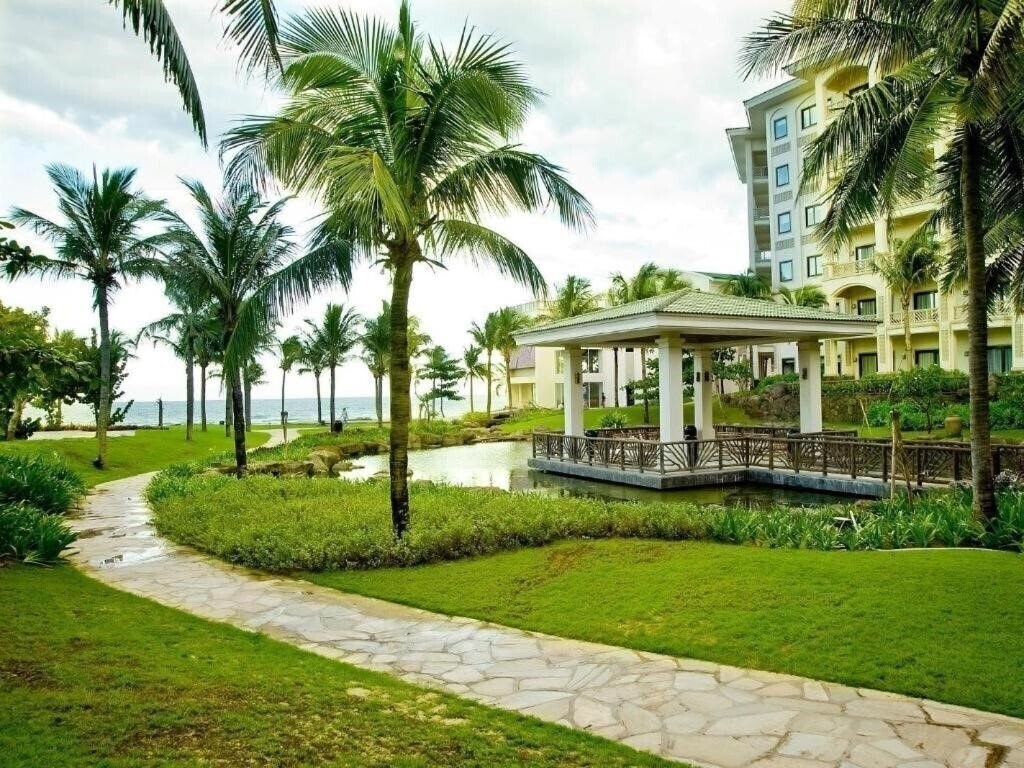 Imaginea Olalani Resort & Condotel 4*