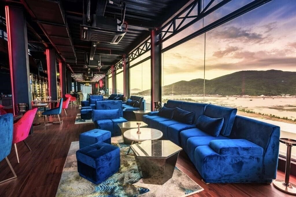 Imaginea Wyndham Danang Golden Bay Hotel 4*