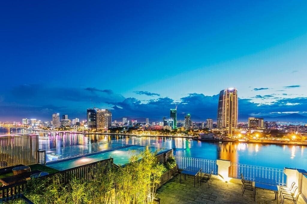 Hotel Ibiza Riverfront Danang 4*