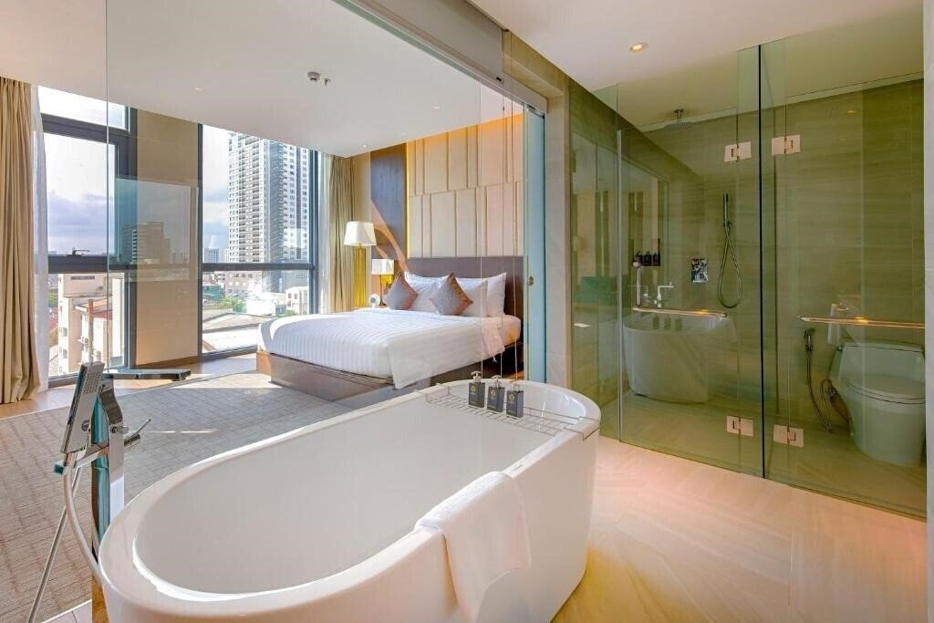 Фото New Orient Hotel Danang 4*