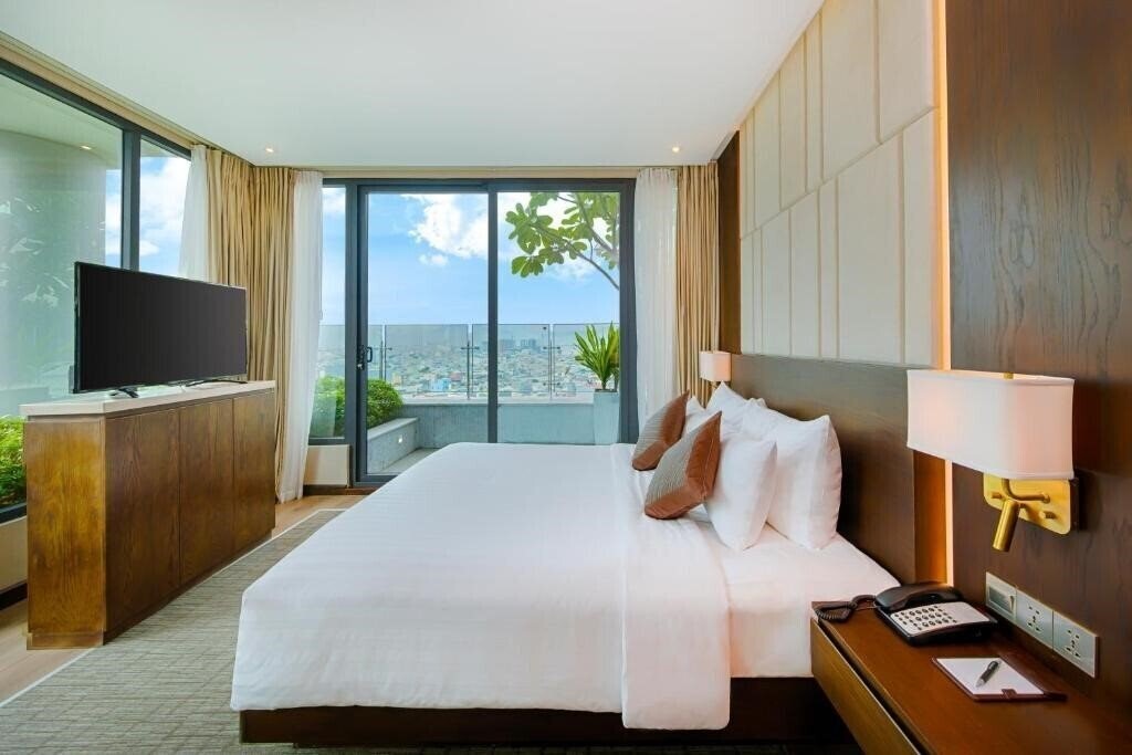 Изображение New Orient Hotel Danang 4*