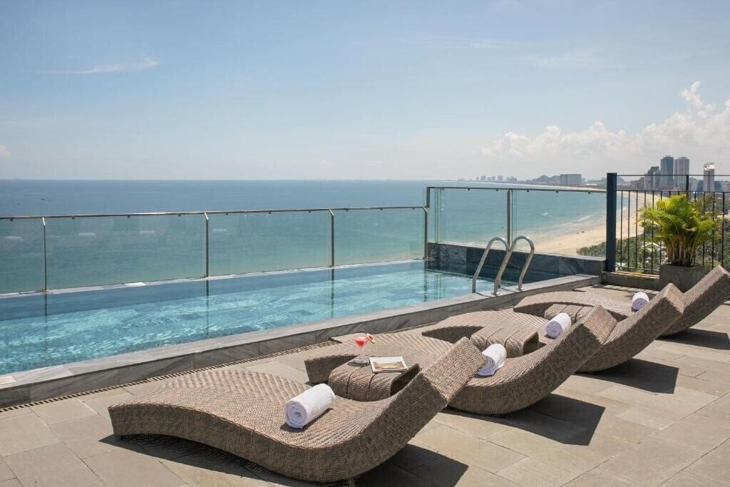 Фото Mangata Beachfront Hotel Danang 4*