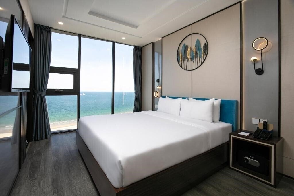 Фотография Mangata Beachfront Hotel Danang 4*