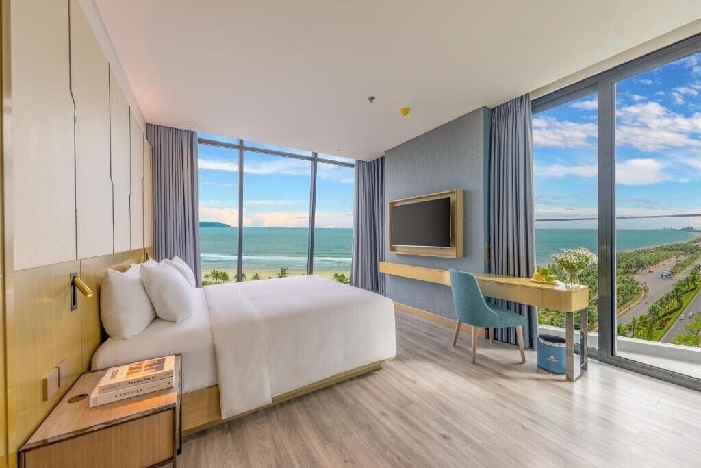 Imaginea Awaken Danang Hotel 5*