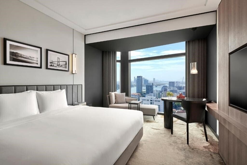 Imaginea Crowne Plaza Danang City Centre (ex. Bay Capital Danang) 5*